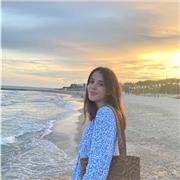 Profesora de catalán y castellano, dedicada a estranjeros o niños pequeños