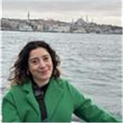 Profesora de inglés, buen trato con adolescentes