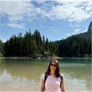 Sono Laureata in Lingue e Letterature Straniere. Adoro insegnare adattandomi alle esigenze di ogni studente