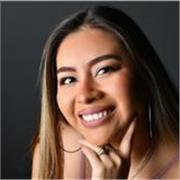 Profesional con más de 7 años de experiencia en atención al cliente y certificación de inglés nivel C1.Imparte clases online.