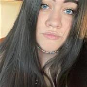 Studentessa diplomata in lingue con ampia conoscenza della lingua spagnola