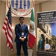Profesor en Derecho imparte clases de Derecho y sus practicas