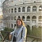 Me defino como una profesora paciente y comprometida, que busca hacer el aprendizaje del inglés accesible y divertido