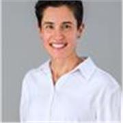 Profesora enfocada en dificultades de aprendizaje on line