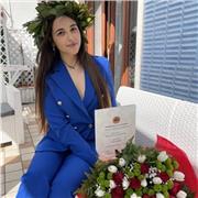 Laureata in scienze politiche delle relazioni internazionali