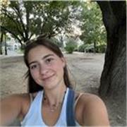 Ragazza con buona padronanza della lingua inglese, exchange student per un anno negli Stati Uniti e diplomata al liceo classico