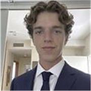 Profesional con más de 8 años aprendiendo inglés, formación británica en primaria, secundaria y bachillerato, y Cambridge C1.