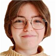 Bonjour, je suis étudiante en première année et je souhaiterais donner des cours d'anglais