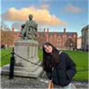 Estudiante de primer año de carrera, imparto inglés y castellano, y matemáticas, de vez en cuando física y química de secundaria