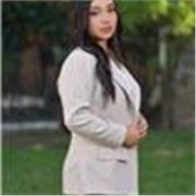 Maestra de apoyo escolar, en primaria, secundaria o preparatoria, con enfoque en actividades de matemáticas