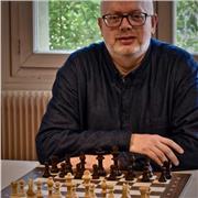 Je propose des cours d'échecs pour initier des enfants.