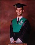 Soy maestro de primaria con un nivel C2 de inglés certificado, lo que me permite impartir clases con fluidez y precisión