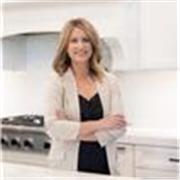 I am a former Year 4 teacher who is friendly, responsible, and a good communicator who loves getting to help people. 