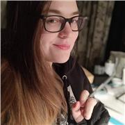 Maestra d'arte con esperienza quindicennale, laureata in Accademia di Belle Arti impartisce lezioni di disegno artistico ad adulti