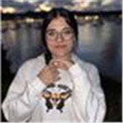 Me defino como una persona responsable, paciente y cercana, con vocación por cuidar y enseñar, especialmente ayudando a los niños 