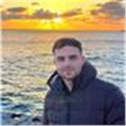 Entrenador comprometido, clases dinámicas para niños y jóvenes. 