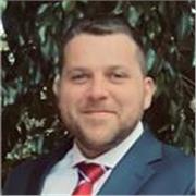 Titulado en Arquitectura, con experiencia en clases particulares de matemáticas.