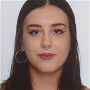 Graduada en lengua y literatura españolas imparte clases de esta materia en alumnos desde primaria hasta bachillerato