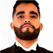 Profesor de física imparte clases a jóvenes de todas las edades