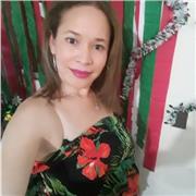 Profesora de Lengua y literatura imparte clases a niños, niñas y adolescentes de primaria y secundaria