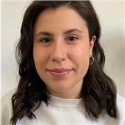 Profesora de Humanidades: Historia, Historia del Arte, Filosofía, Geografía, Catalán, Castellano y Latín.