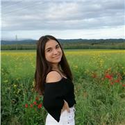 Noia estudiant de 22 anys que estudia el grau en Llengua i Literatura Espanyoles a la UdG s'ofereix per donar classes particulars de castellà i/o de català a nens i adolescents
