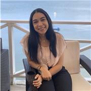 Profesora de español imparte clases para extranjeros