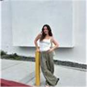 Estudiante de Foreign Languages en Los Angeles con nivel C2 de inglés, apasionada de los idiomas. Voy a dar clases a adultos.