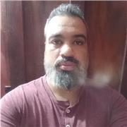 Profesor de psicología habilitado para dictar el área de psicología