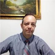 Ph.D. en Administración de Empresas con mucha experiencia en el ámbito empresarial y académico.