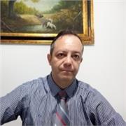 Ph.D. en Administración de Empresas con mucha experiencia en el ámbito empresarial y académico.