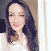 Insegnante di inglese, laureata in Inghilterra, esperienza pluriennale nell'insegnamento offre lezioni online