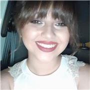 Profesora de Inglés imparte clases a adolescentes y adultos