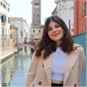 Laureata in magistrale di filologia classica con 110 e lode offre lezioni private di greco e latino