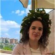 Studentessa impartisce lezioni di italiano