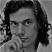 Madrelingua Italiano impartisce lezioni di lingua italiana agli stranieri e agli studenti del liceo e delle medie