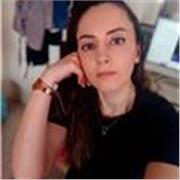 Insegnante madrelingua greco, con 2 anni di esperienza, offre lezioni private di greco moderno da remoto.