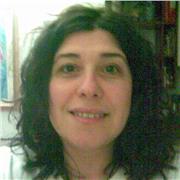 Laureata in scienze politiche insegna DIRITTO, Relazioni Internazionali ed Educazione Civica ai ragazzi delle scuole superiori