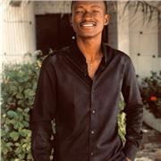 J'enseigne aux étudiants en droit le Droit des contrats, Droit de la famille, Droit des successions, Droit des biens