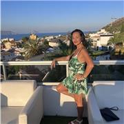 Chica que se ofrece para dar clases presencial u online