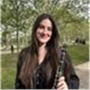 ¡Disfruta aprendiendo clarinete con María, profe apasionada y experimentada! 🎶