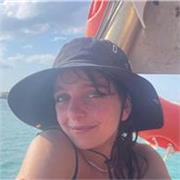 Estudiante y apasaionada de los idiomas que ofrece clases de conversación y escritura de Español para quién más lo necesite.