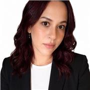 Profesora de apoyo escolar especializado en clases para niños de forma presencial