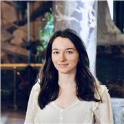 Jeune diplômée en droit de l'environnement, actuellement secrétaire juridique