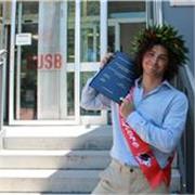Plurilaureato in ambito scientifico offre lezioni a studenti di scuole superiori e corsi di laurea
