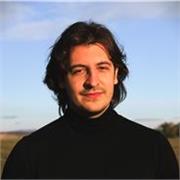 Laureato in Filosofia, con abilitazione all'insegnamento su Filosofia e Storia offre ripetizioni personalizzate a studenti delle superiori