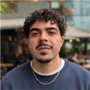 Estudiante de ingeniería mecánica internacional con conocimientos avanzados en matemáticas y diferentes ciencias 