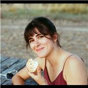 Profesora de inglés con nivel B2. Buen nivel tanto oral como escrito. Dirigido desde niñxs a adolescentes, e incluyendo adultos