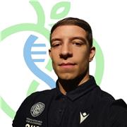 Docente del Liceo impartisce lezioni di Scienze e Biologia per studenti di ogni età