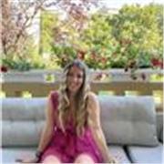 Formazione: Liceo Classico - Medicina e Chirurgia - Infermieristica (in corso) + Community College Californiano (Summer)